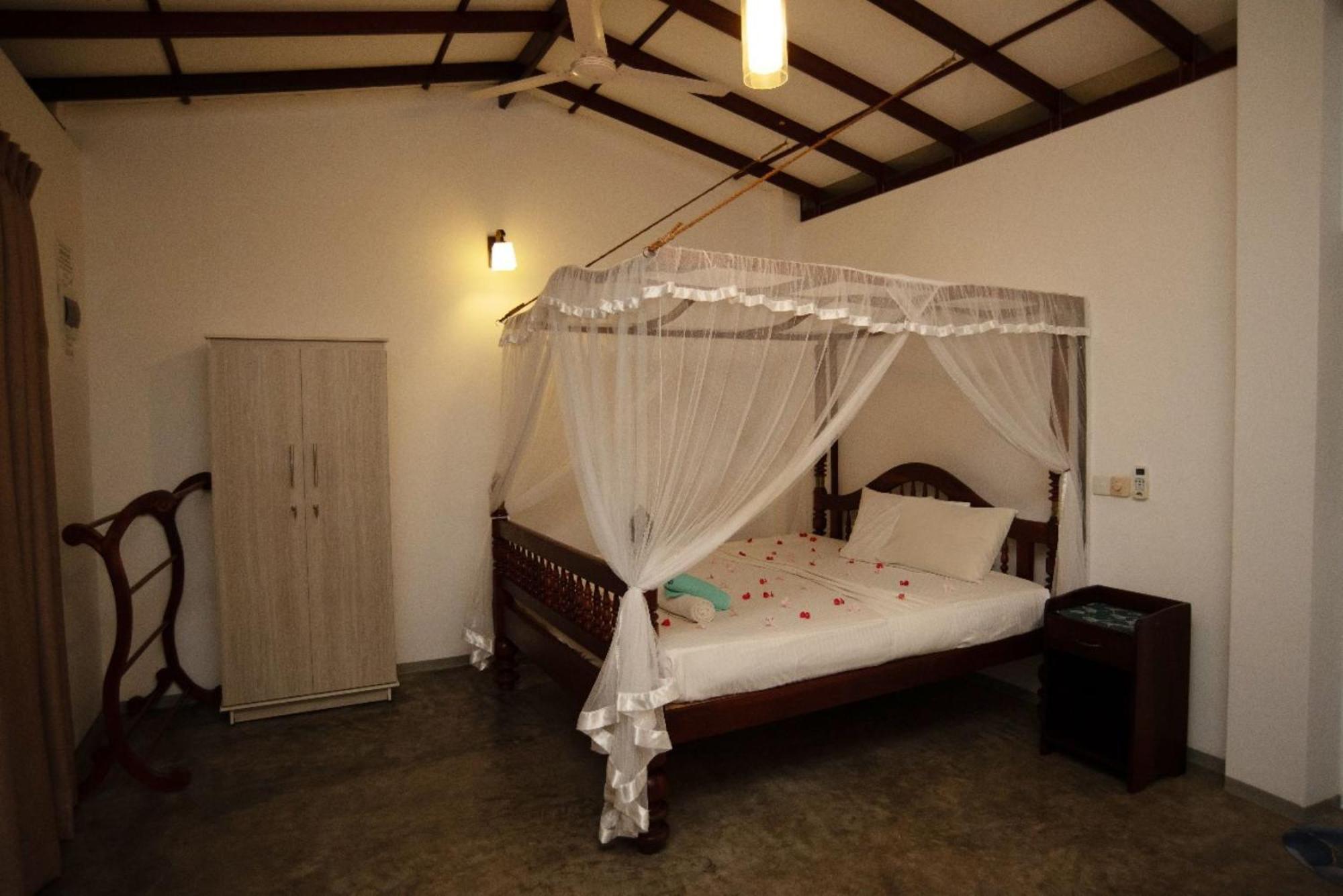Villa Mihindi Hikkaduwa Exterior photo