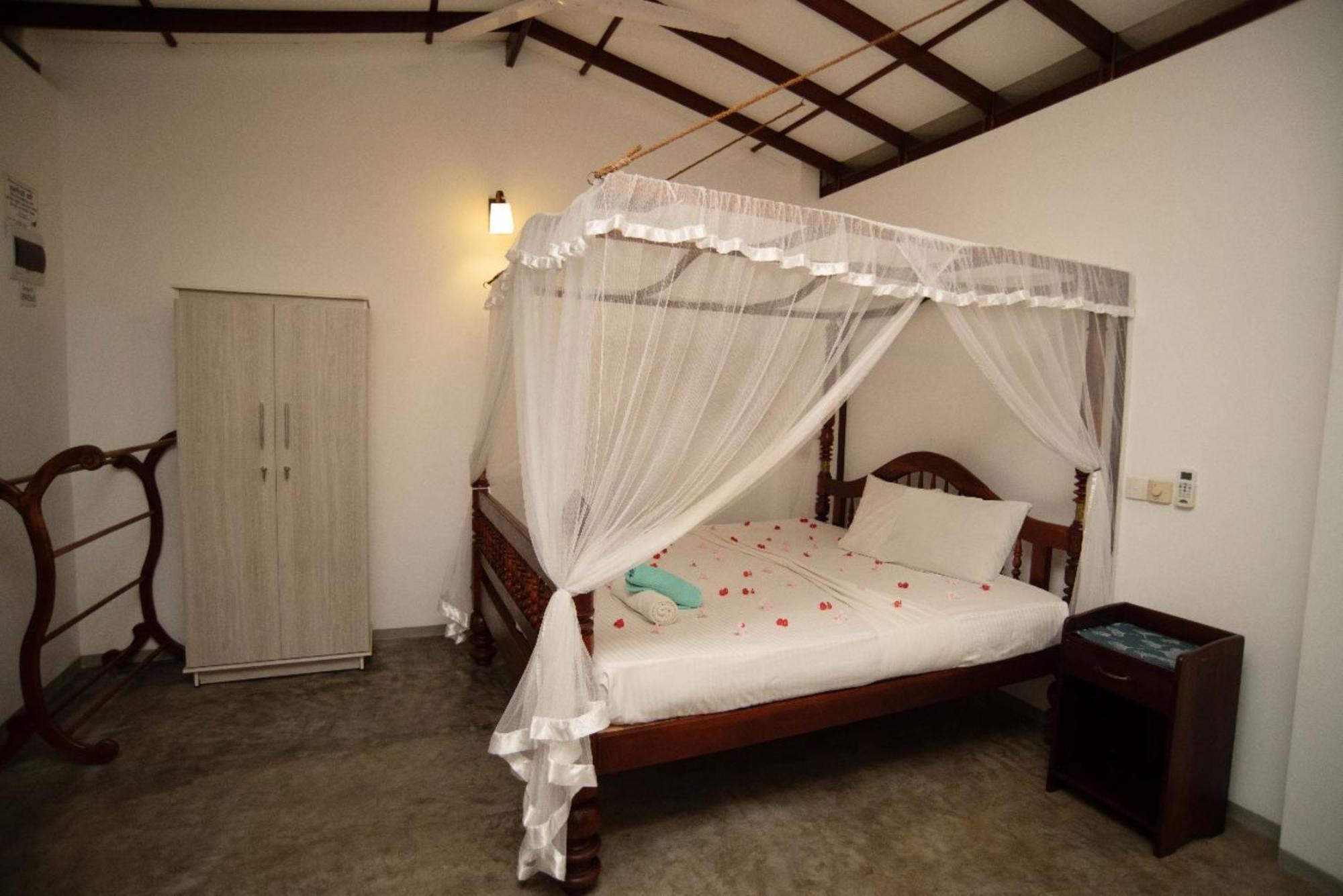 Villa Mihindi Hikkaduwa Exterior photo